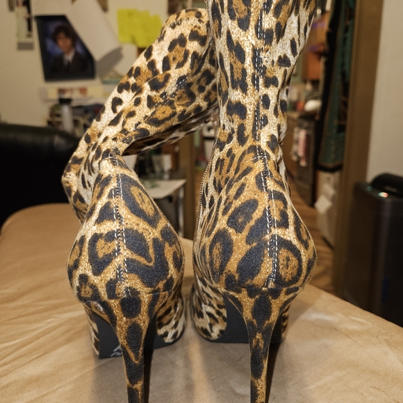 AZALEA WANG BIG ROAR LEOPARD BOOTIE - Picture 4 of 7